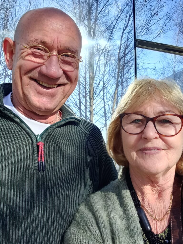 Succesverhaal Jenny & Jan - ouder stel buiten