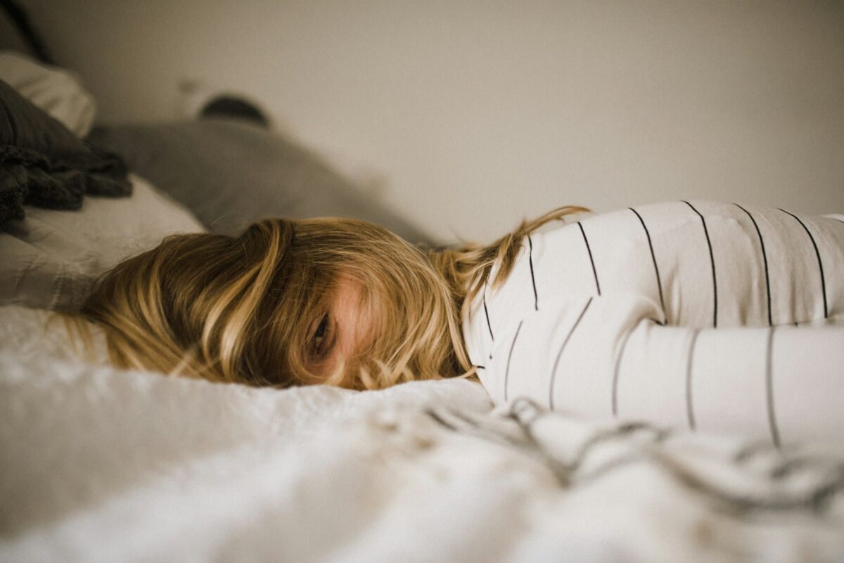 kinga-howard-FVRTLKgQ700-unsplash Moe van datingapps - vrouw moe